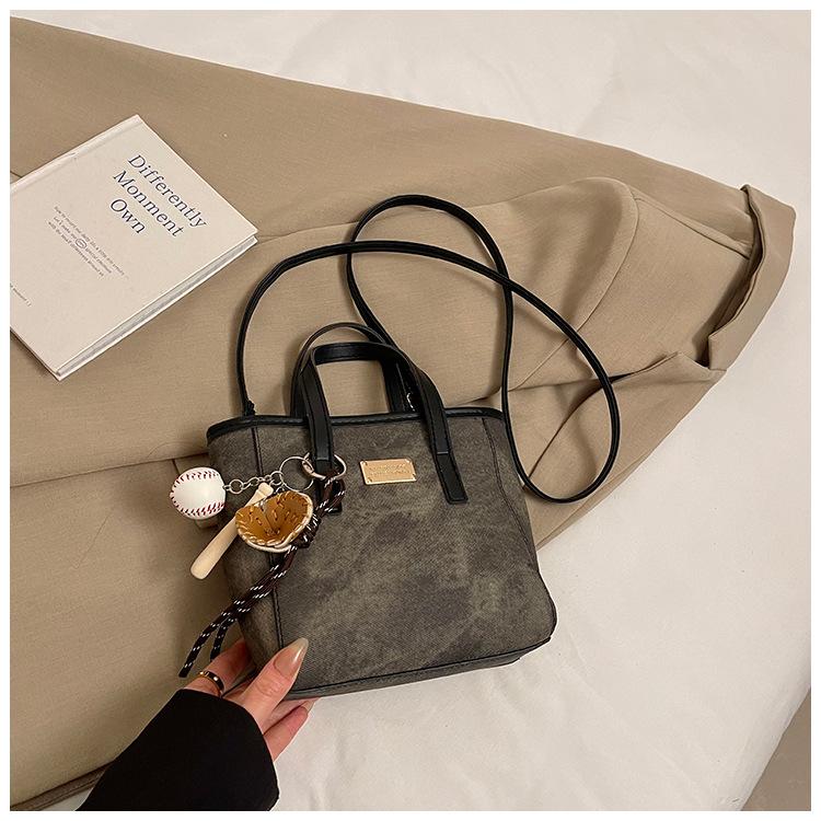 Trend Versatile Portable Bucket Bag Women's 2025 New Fashion Casual Shoulder Bag Premium Commuter Messenger Women's Bag