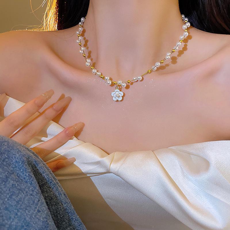 "Elegant Korean Titanium Steel Zircon Bow Necklace for Women"