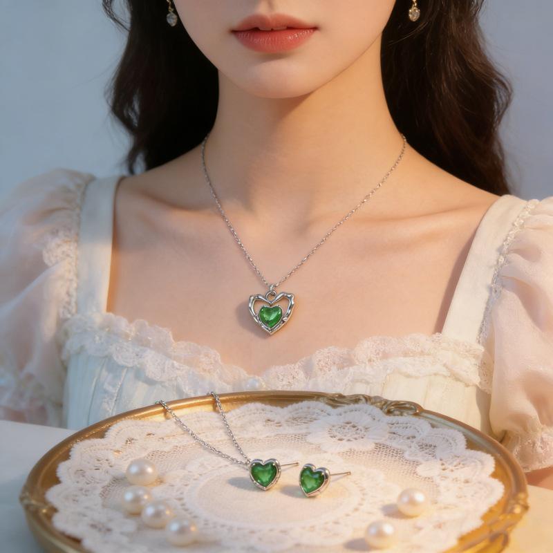 Titanium Steel Rhinestone Heart Necklace - Light Luxury Style for Couples, Spring/Summer Collection