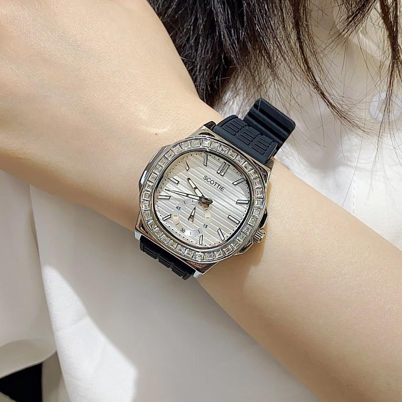 Fashion Large Dial Temperament Women S Watch Women S Personality Diamond-Encrusted Neutral Steel Belt Square Niche Women S Watch