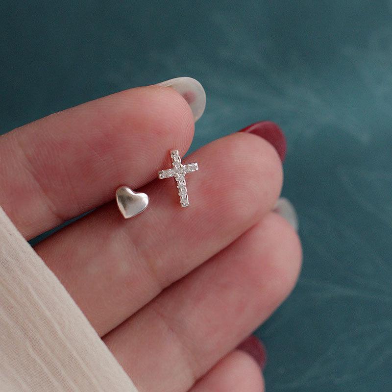 

Крест Стразы Любовь Асимметричная Мини Серьга Ниша Серьги Модные Ушные Кости Стич Женщины