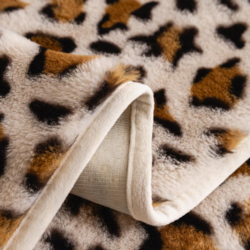 Luxury Leopard Print Sofa Cushion Autumn Winter Thickened Anti Slip Straight Line Cushion For Winter Sofa Cover Fabric