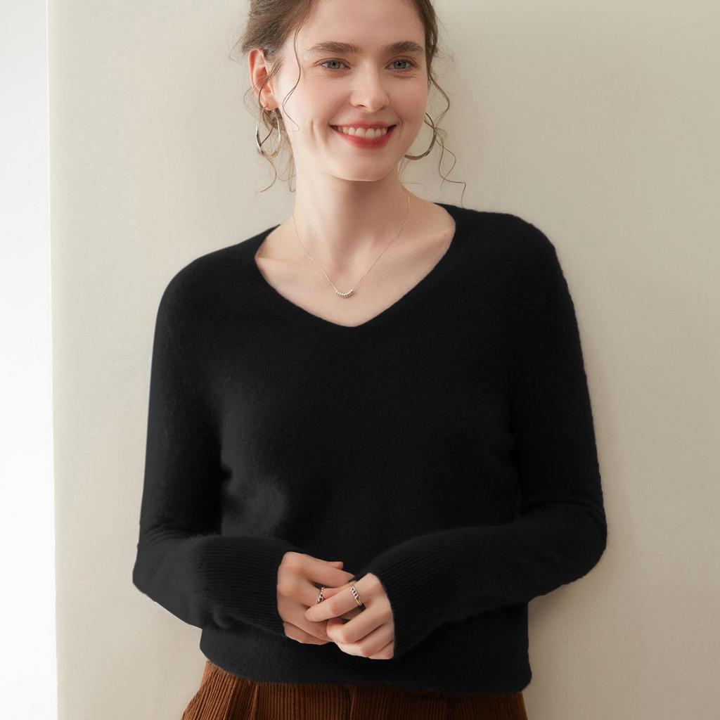 2025 Autumn/Winter Women's V-Neck Seamless Cashmere Sweater: Versatile Knitted One-Piece Pullover Base Layer