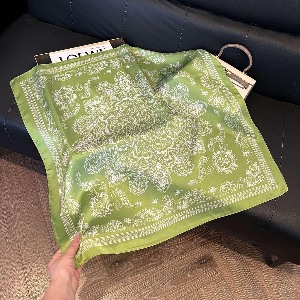 Simulated silk women's small square scarf, Korean cashew nut leopard print small silk scarf, headscarf, four-season scarf, professional scarf.
