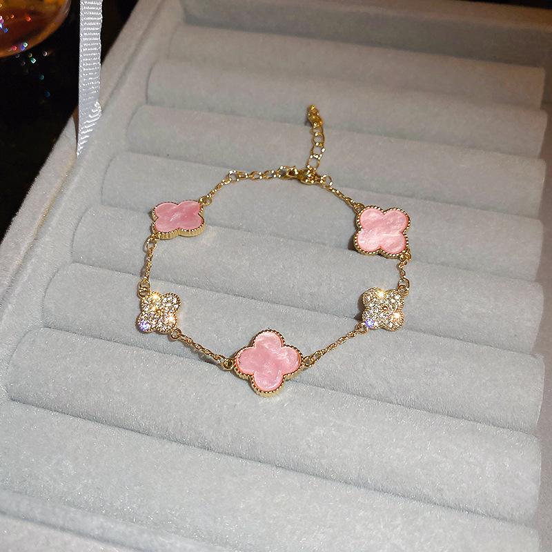 High-end Lucky Four-leaf Clover Bracelet Light Luxury High-end Temperament Hand Jewelry Fashion Design Jewelry