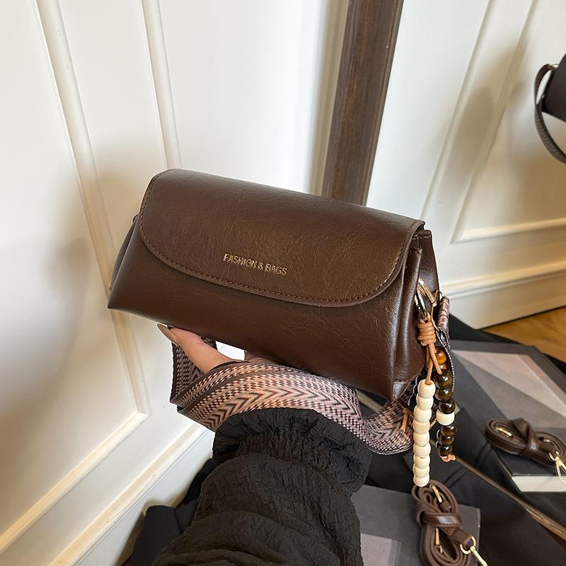 

Autumn and winter retro small bag women s 2025 new high-end texture versatile shoulder bag wide shoulder strap crossbody small square bag single bag