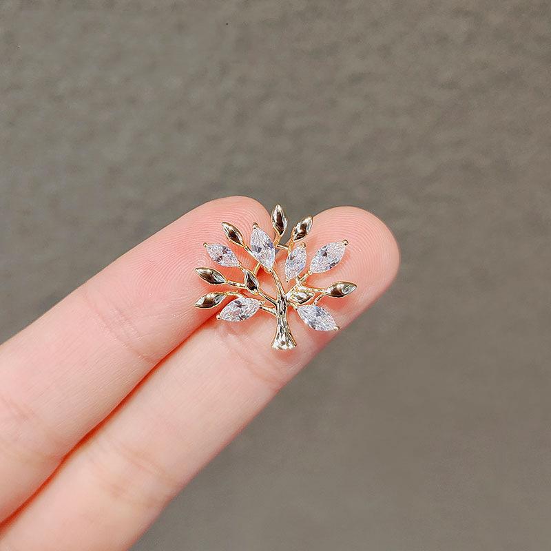 Happiness Tree Brooch Personalized Pin Small Collar Pin Anti-glare Buckle Cardigan Suit Accessory Simple Corsage