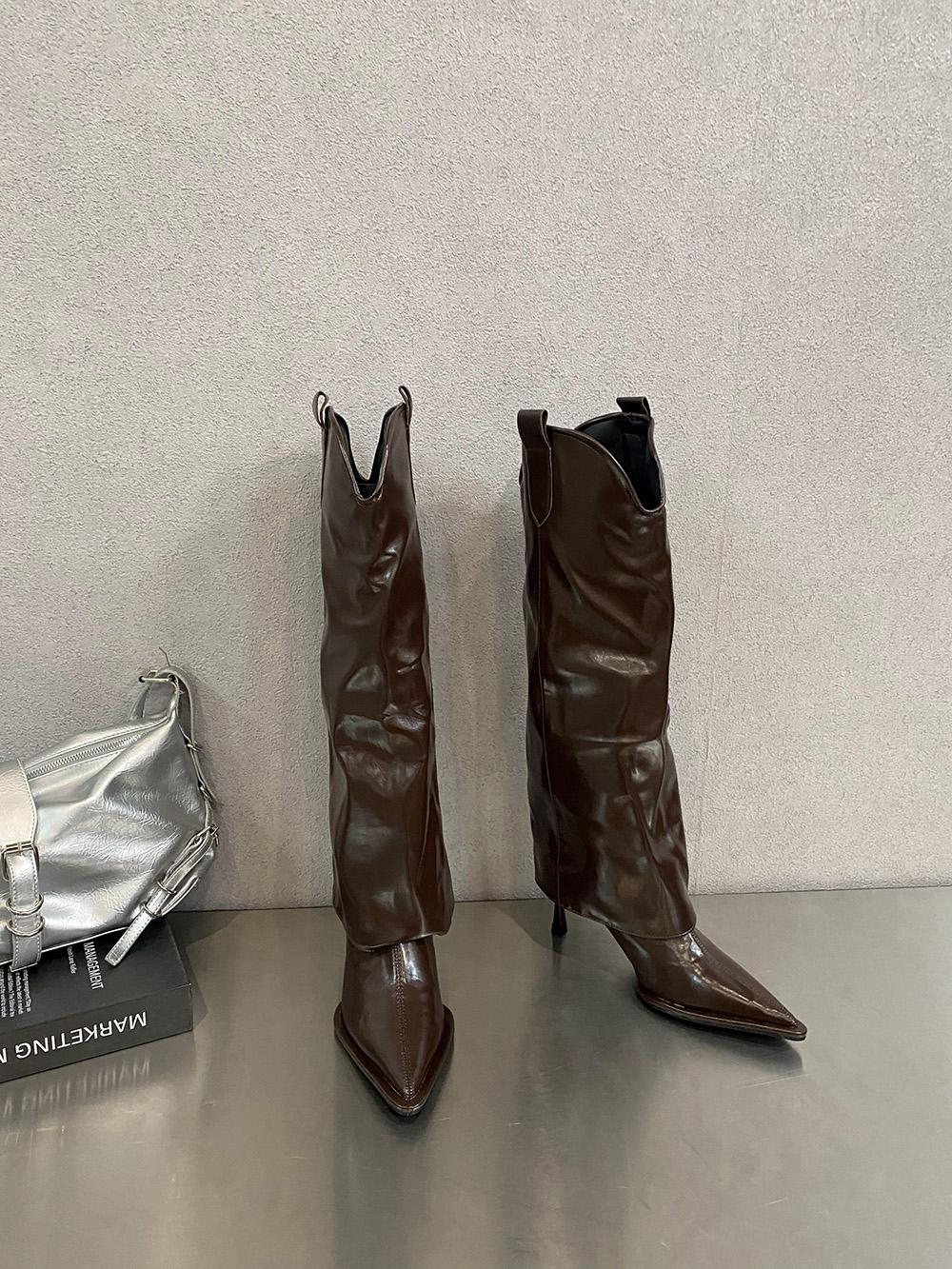 модные женские сапоги с острым носком до колена на шпильках на тонком каблуке бежевого — фото 10