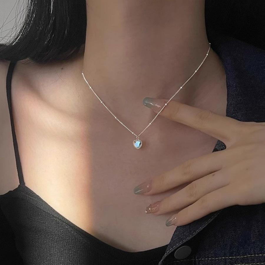 Aurora Blue Colorful Moonstone Love Pendant Necklace Female Design Sweet Heart Collarbone Chain Tide