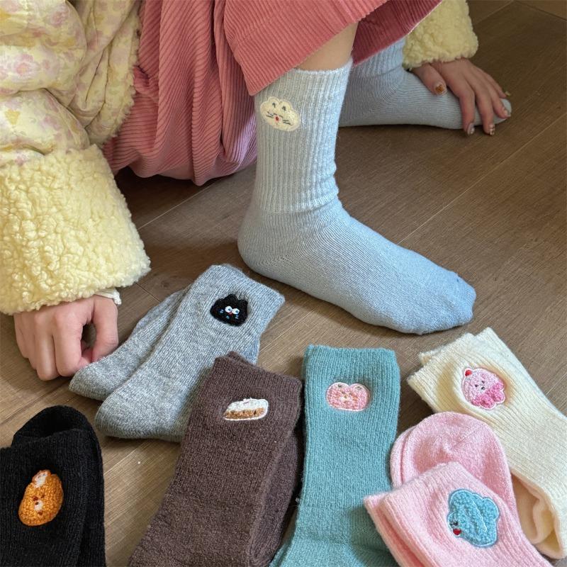 Thickened Wool Socks for Winter Warmth, Cute Cartoon Embroidered Mid-calf Socks, School-style Women's Socks, Dui Dui Socks