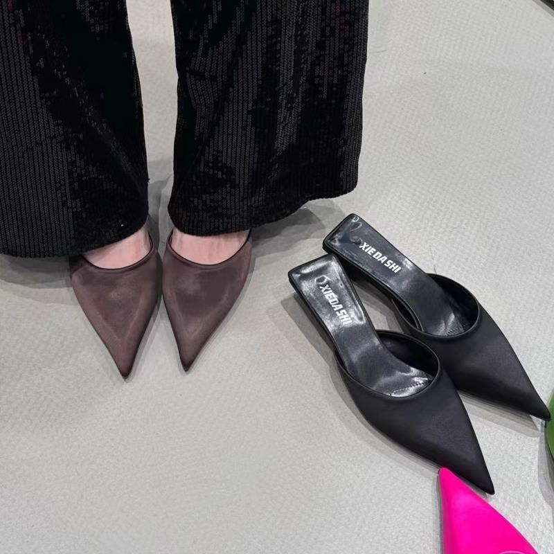 French Catwalk Model Pointed Triangle Thick Heel Satin Half Slippers Female 2025 Summer Wear Fairy Lazy Cool Slippers
