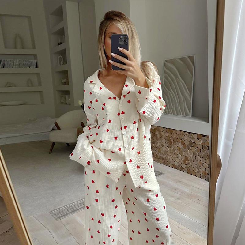 Baumwolle Pyjamas mit Liebesdruck für Damen, einreihig, mit Tasche, Neu in der Damennachtwäsche 2025, Frühling/Herbst, Revers, lange Ärmel, Damenkleidung