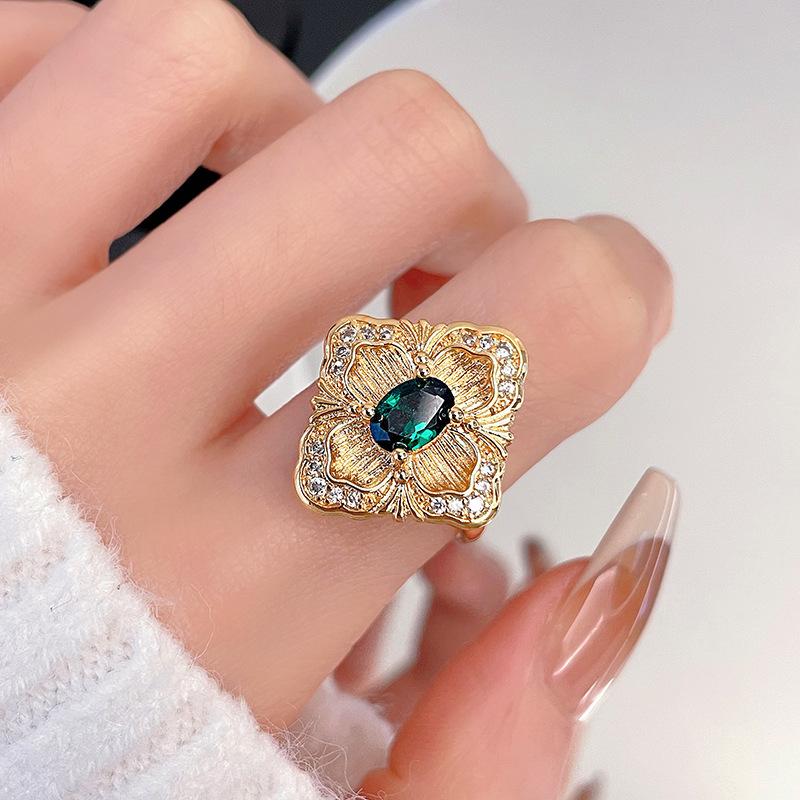 Italian Brati Antique Light Luxury High-End Ring Heavy Industry Retro Emerald Colored Treasure Open Ring Female
