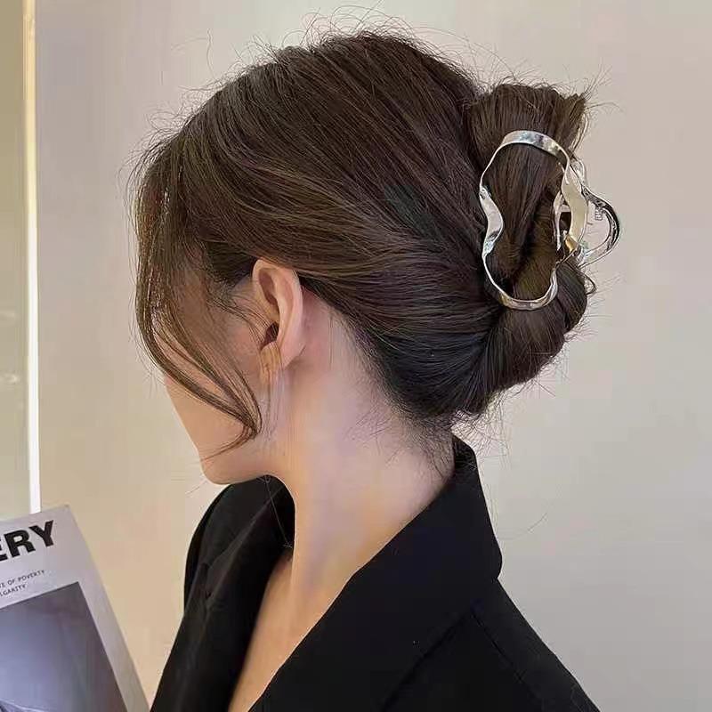 1pc Fashion Minimalist Metallic Wave Hair Claw Open Shaped Designs Perfect for Chic Updos Daily Looks Modern Hair Accessories