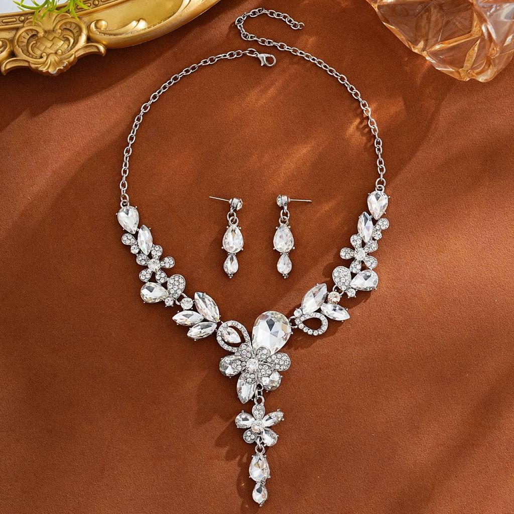 European & American Retro Floral Necklace and Earrings Set with Crystals, Autumn 2025 Collection