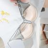 Ten biustonosz push-up i modelujący ma gładki panel z siateczki i seksowny wycięty design, idealny na mały biust