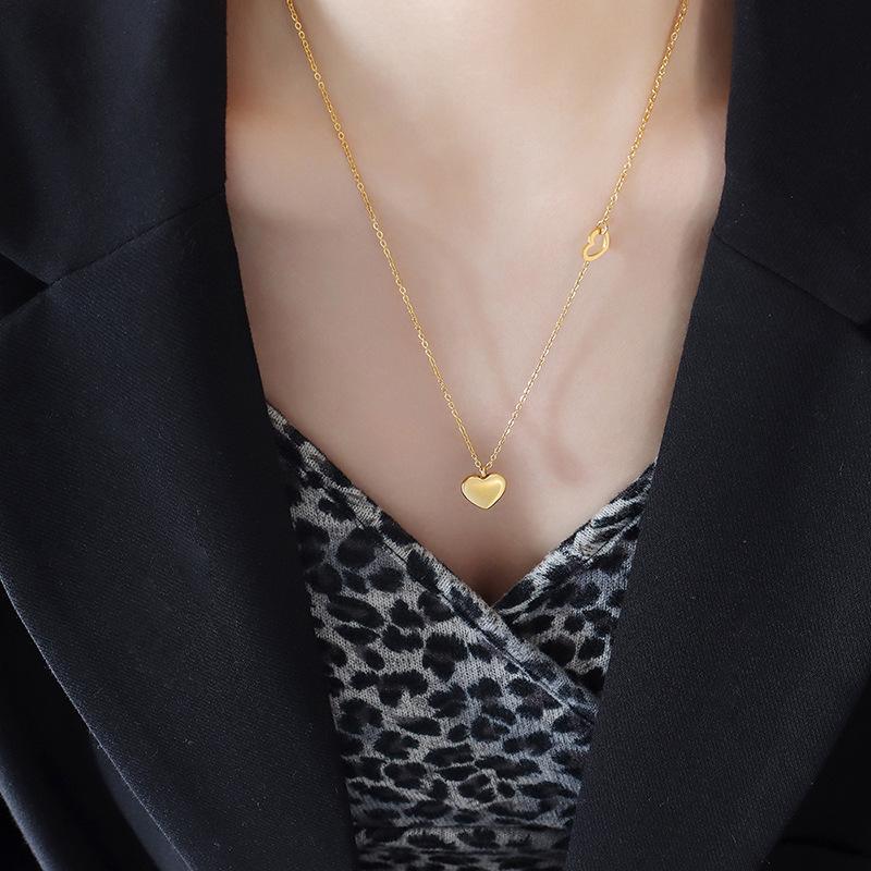 Blogger's Double Peach Heart Necklace: 18K Gold-Plated Titanium Steel Clavicle Chain P221