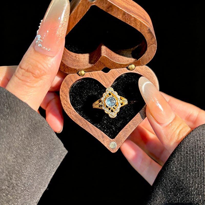 "Gilt Old Rhyme" Medieval Coffee Gold Hollow Lace Ring Shines Exquisite Light Luxury Fashion Temperament Index Finger Ring