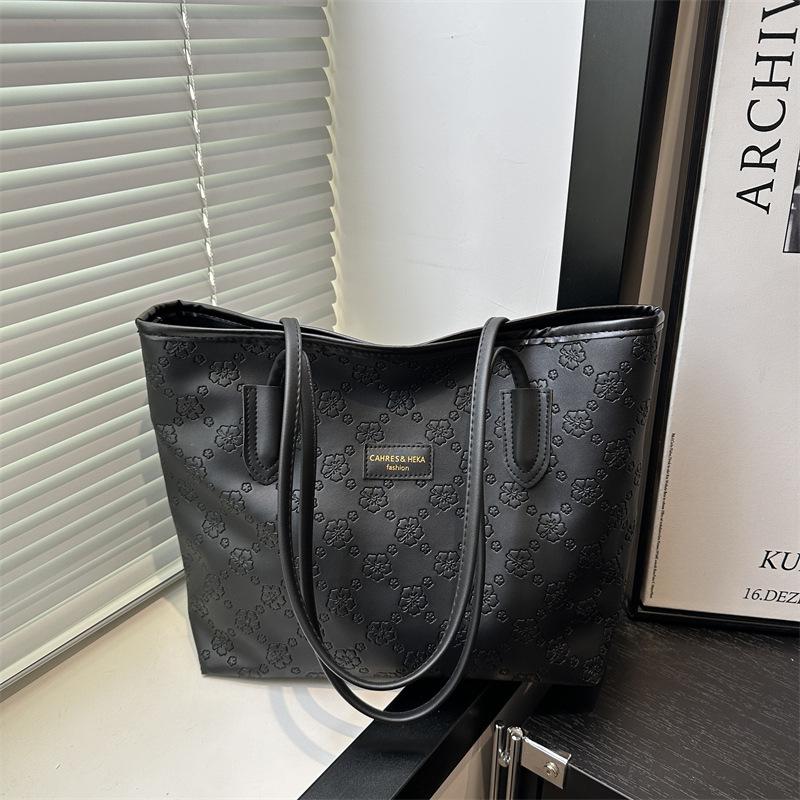 Popular retro large capacity new trend fashion handbag shoulder underarm bag commuter tote bag