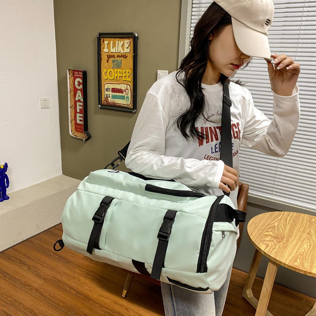 Trendy and cool large-capacity backpack, outdoor sports and fitness bag, simple and casual universal shoulder travel bag