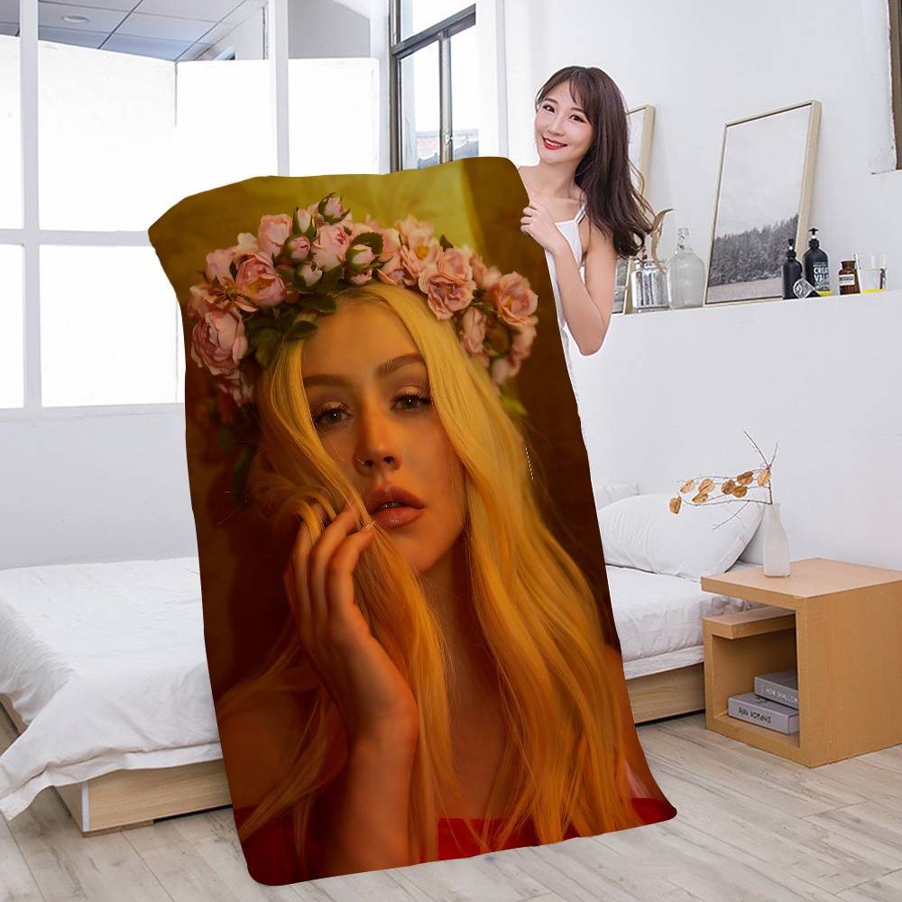 Christina Aguilera Singer Bath Towel Microfiber Soft Water Absorbing Breathable For Girl Kids Decorative Cartoon Beach Towel