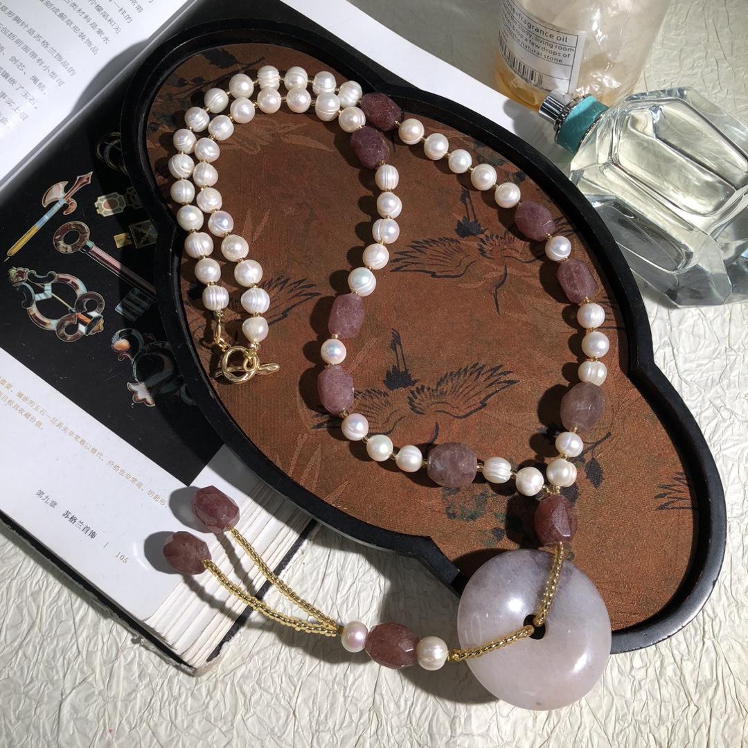 Medieval freshwater pearls with agate safety buckle pendant, exquisite sweater necklace Necklace