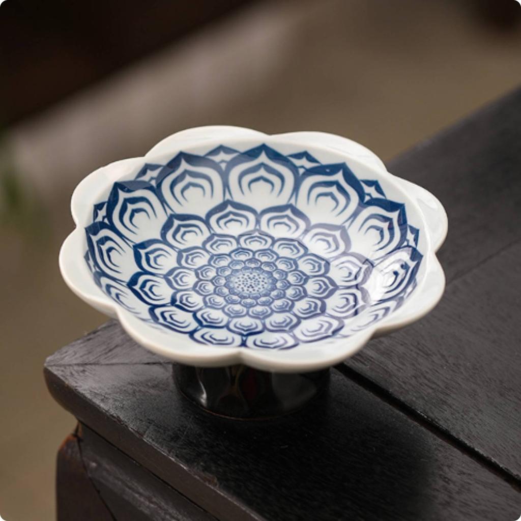 Blue and White Pedestal Bowl Decorative Porcelain Fruit Bowl Porcelain Tea Snack Plate Easy To Clean Pedestal Dessert Plate