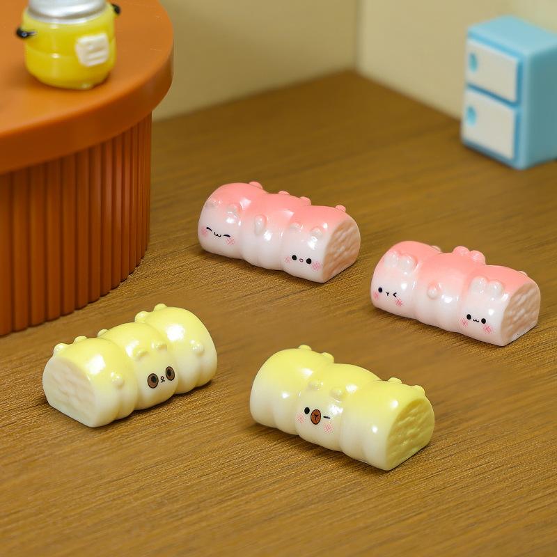 Micro-landscape Ornaments, Animal Toast, Home Desktop Resin Craft Decorative Small Ornaments, Car Accessories