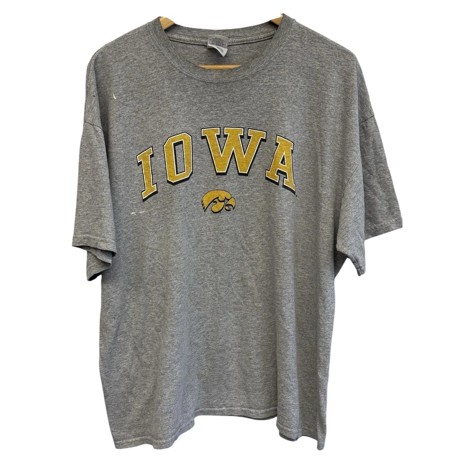 

VTG IOWA HAWKEYES Thin Soft Thrashed Cotton Blend Graphic T-Shirt Size XL 2XL