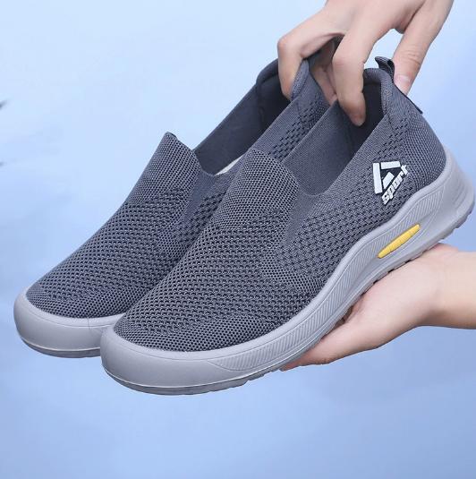 

Men s spring and autumn casual shoes, soft-soled, one-foot running shoes, shallow opening, breathable, lightweight shoes M166 39 синій