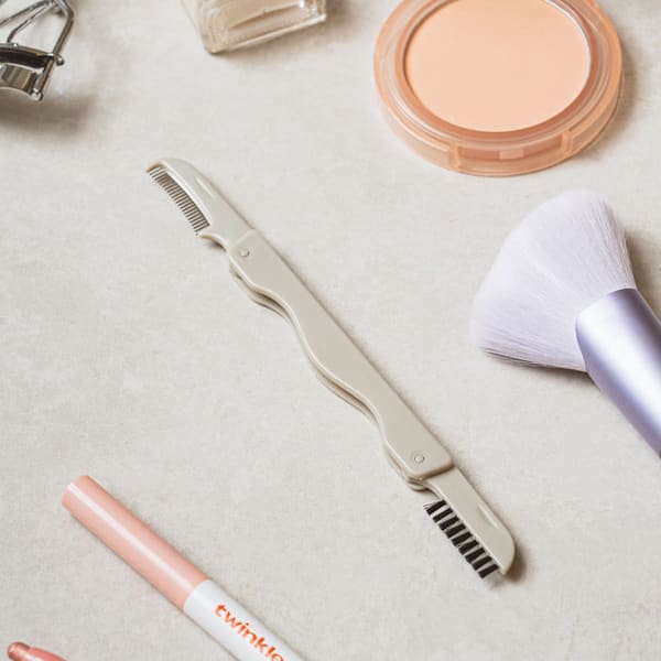 Pieptene pliabil pentru gene