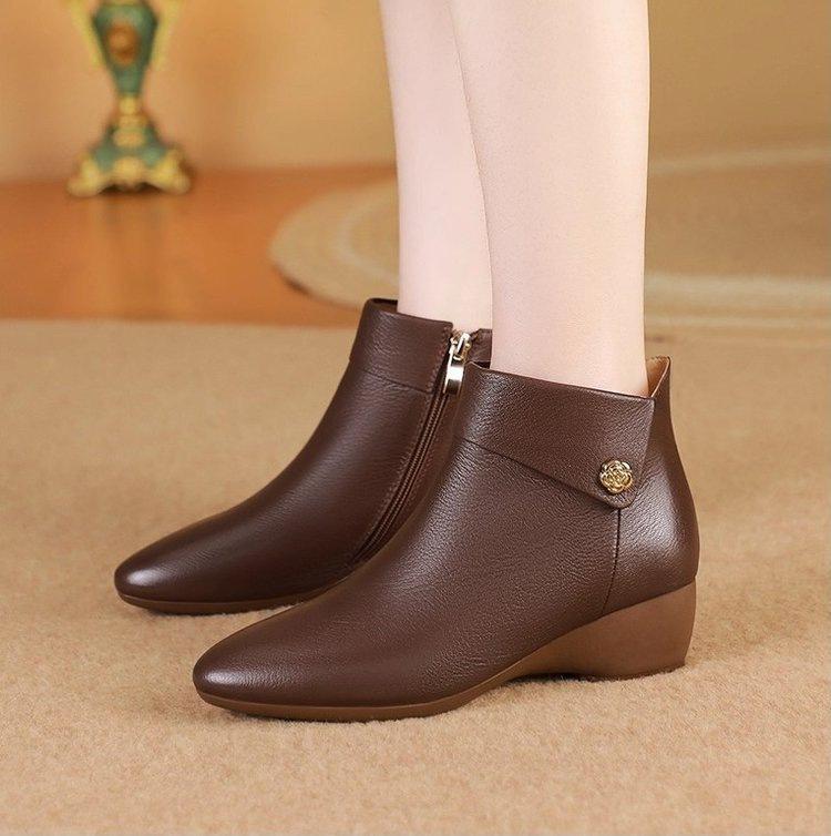 

Slope heel short boots women s 2025 new autumn and winter popular fashion lightweight non-slip soft-soled women s boots velvet warm cotton shoes 41