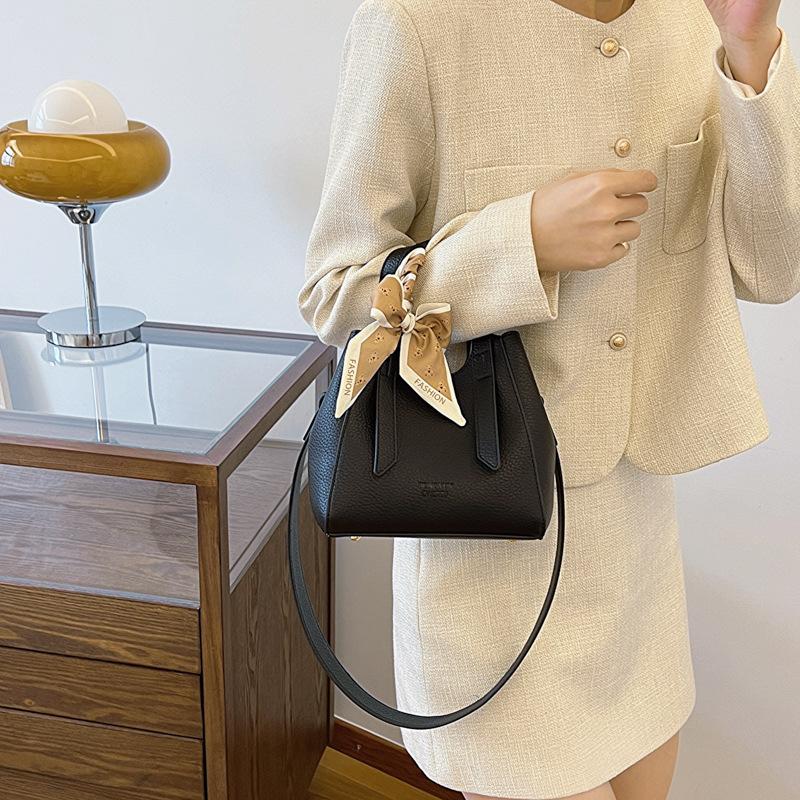 Modna torba na ramię/listonoszka o dużej pojemności, prosta, z fakturą, damska, nowa na wiosnę 2025, wszechstronna, przenośna torba typu bucket, modna