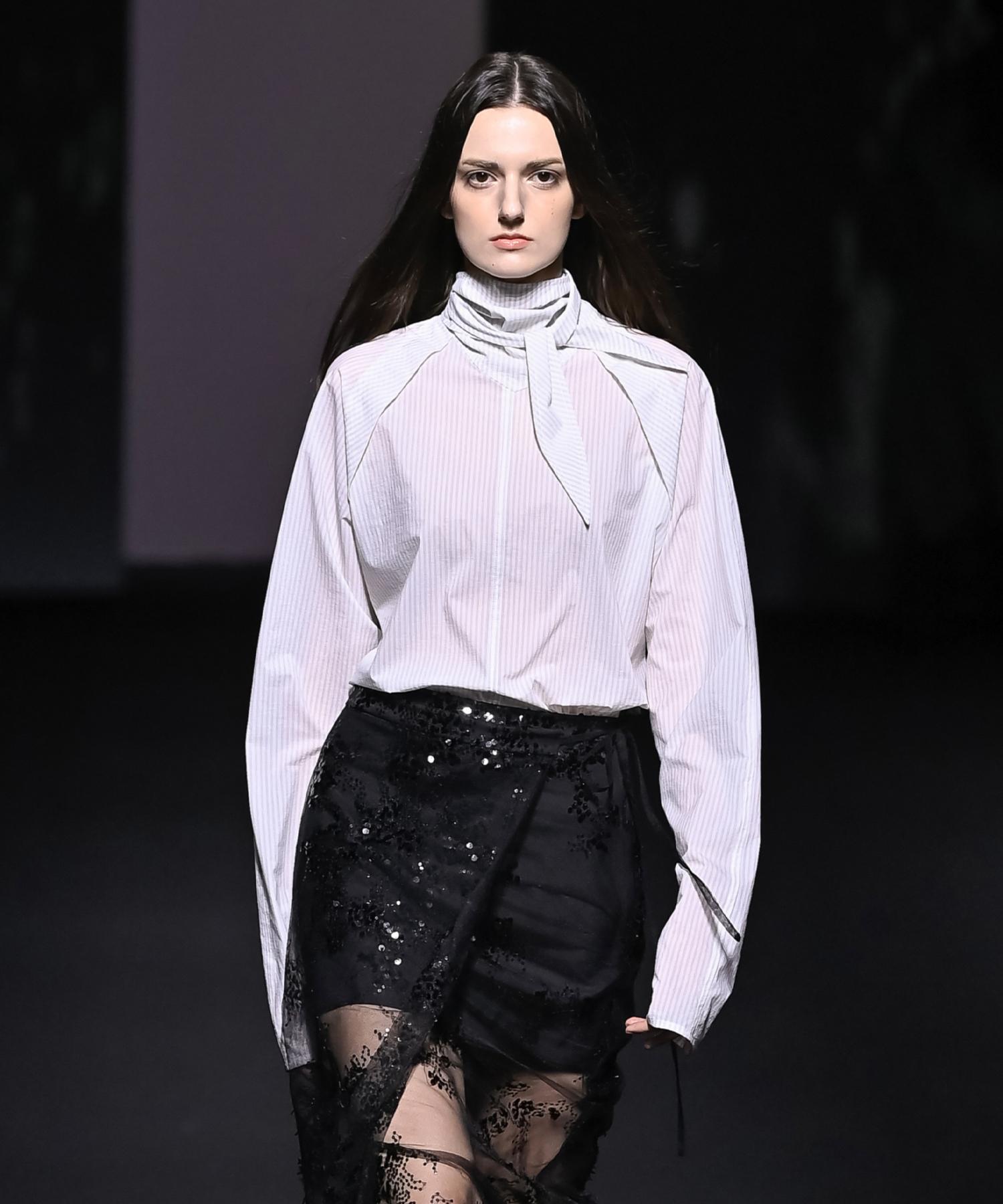 Rie Tie-Neck Stripped Blouse White/Free