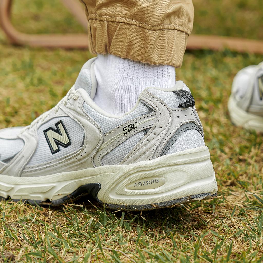 New Balance 530 Light Grey Distressed Unisex Sneakers MR530DG