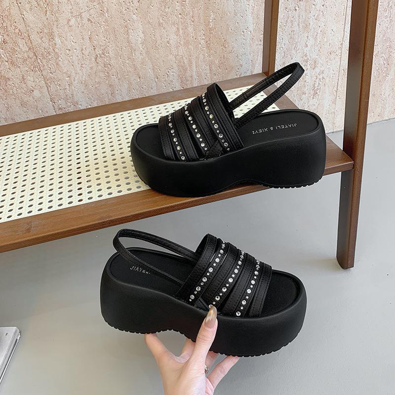 European station rhinestone sandals women's 2025 summer wear small height increase cool slippers muffin platform holiday Roman shoes