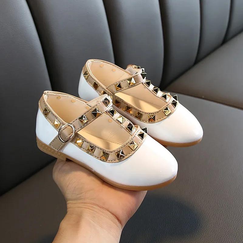 2025 Neues Frühling Sommer Herbst Design Kinder Lederschuhe Nieten Mädchenschuhe Prinzessin Schule Kleinkind Mary Jane Kleiderschuhe
