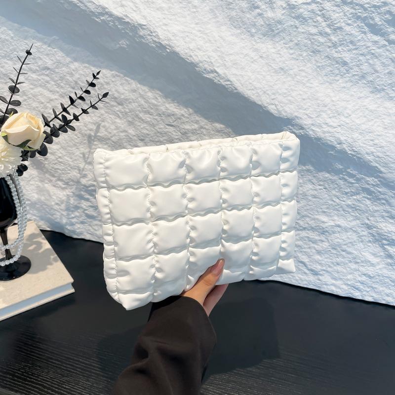 Cloud Embroidery Thread Large-Capacity Casual Pleated Makeup Bag, Convenient Storage Bag, Fashionable Foreign Style Clutch
