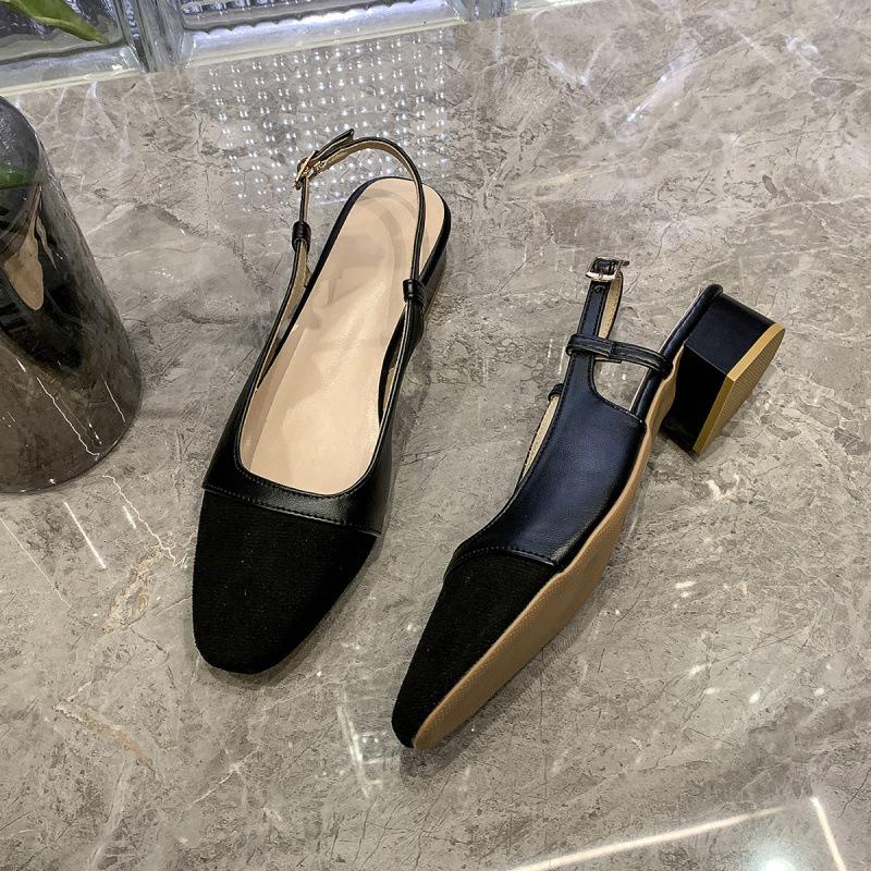 Xiaoxiangfeng Baotou sandals are popular in spring and summer. The new mid-heel color matching buckle thick heel single shoes are empty high heels.