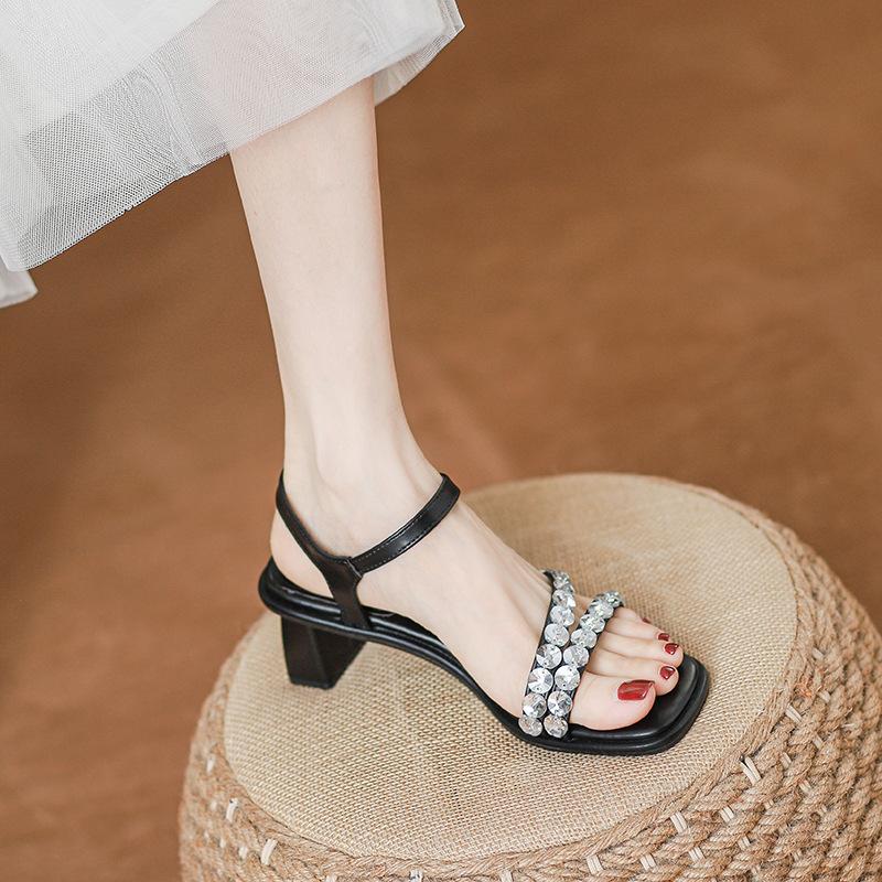 

Coarse-heeled sandals women s new silver rhinestones, small people are not tired of feet, temperament soft soles, and wear high heels outside. 40 срібний