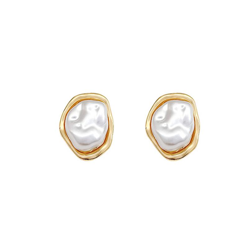 Trending Minimalist Geometric Irregular Round Metal Pearl Earrings for Women Personality Vintage Baroque Stud Earrings Jewelry