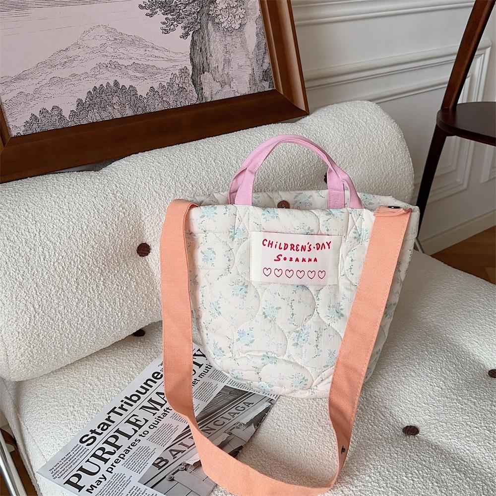 

Autumn and winter quilted cotton floral bag, new large-capacity portable messenger bag, mommy bag, shopping shoulder bag.
