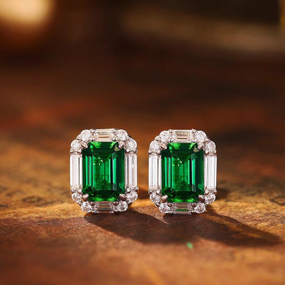 2026 New Princess Versatile Geometric Earrings Emerald Elegant Geometric Oval Light Luxury Style Evening Dress Accessories