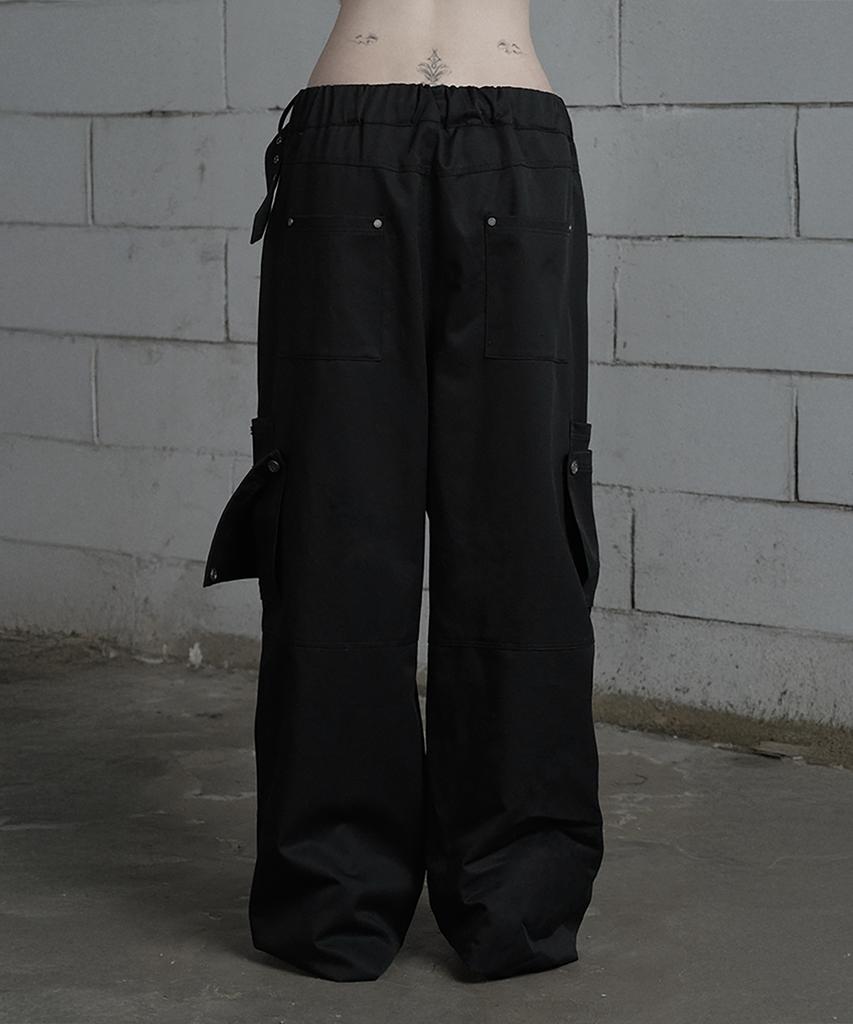 ETRE AU SOMMET Belted Two-Pocket Cutline Oversized Pants (Black)