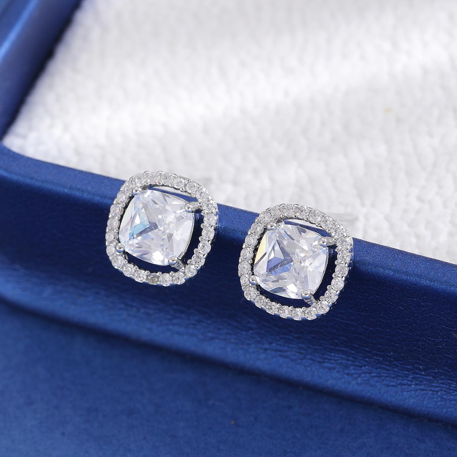 

Легкі розкішні геометричні квадратні сережки Цукрові сережки з шипами для жінок 1 pair