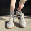 Vintage leichte deutsche Trainingsschuhe Damen 2025 Frühling neue Mode Schnürschuhe gelbe Sneaker flache matte Leder-Sneaker