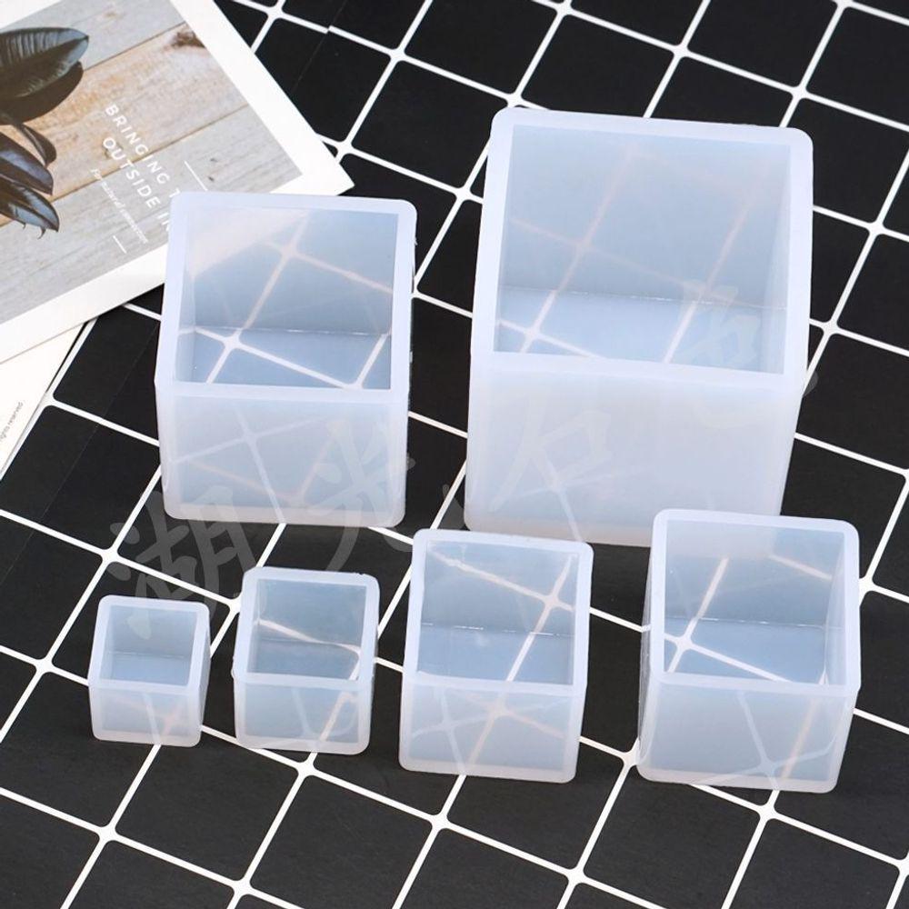 Geometric Sphere Crystal Epoxy Silicone Mold for DIY Dried Flower Specimens.