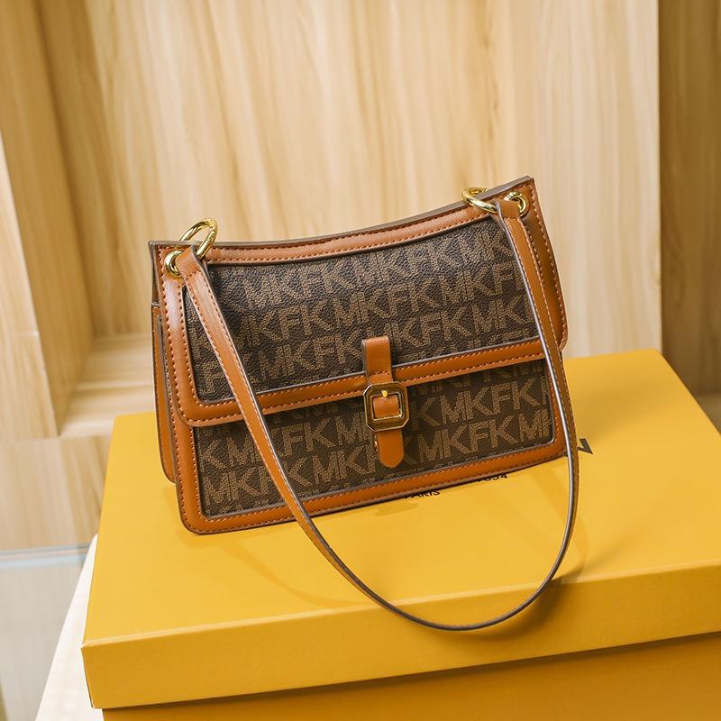 High-end underarm bag women's new autumn and winter texture niche design fashionable messenger small square bag tide
