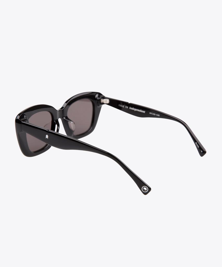 Seupeulingseuteulingseu Butterfly Shape Sunglasses Page 74 [Black]