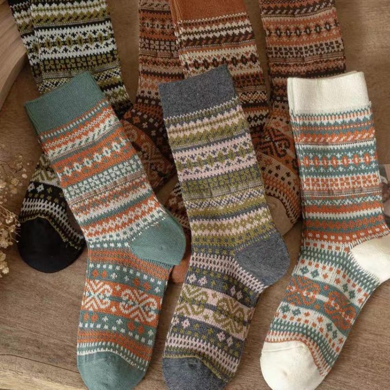 Women's Cotton Socks for Autumn and Winter Thickened Retro Mid-calf Women's Ethnic Pile Socks